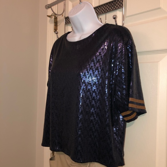 MUST GO NOW!! ✨LAST CHANCE FINAL SALE!!✨Zara Navy Blue Sequin Top - Picture 3 of 12
